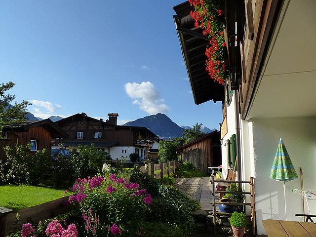 Also, das ist nur der Revierförster - er raucht mal wieder.