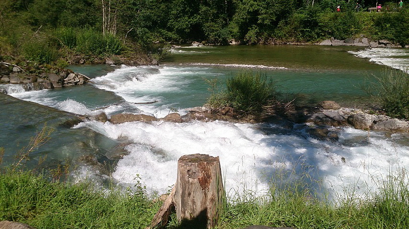 Hier kommen - vorn - Trettach, mitte - Stillach, hinten - Breitach, zusammen. Ab hier  heisst der Fluss "Iller".