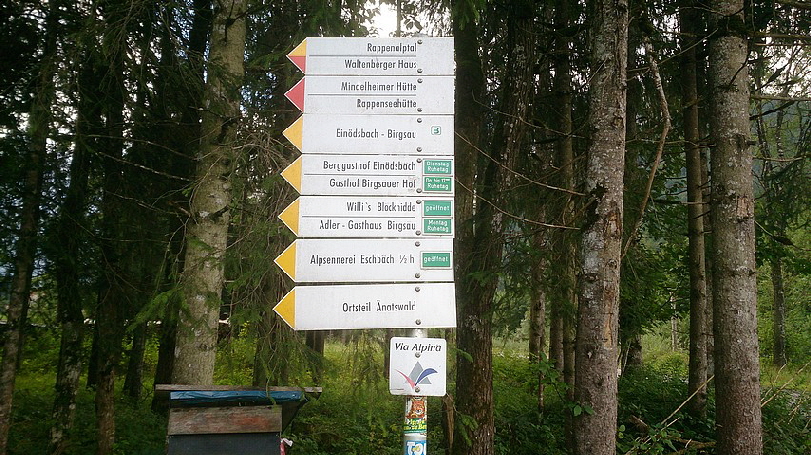 Wo geht es denn nun weiter??? Immer hübsch auf dem Weg bleiben!