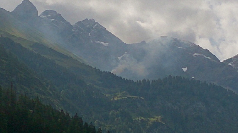 Da vorne raucht's. Hier ist es bestimmt des Förters Frau!