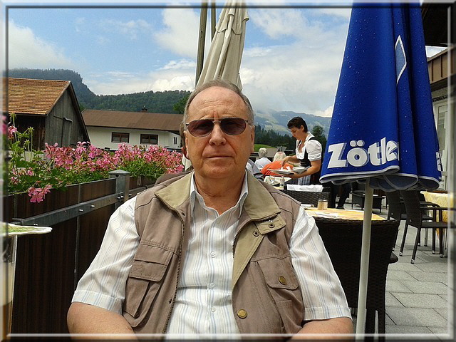 In Rubi rechtzeitig zum Mittagessen angekommen. Im "Rubihorn" kann man nicht nur gut essen, auch in Ruhe Kaffee und Kuchen geniessen!