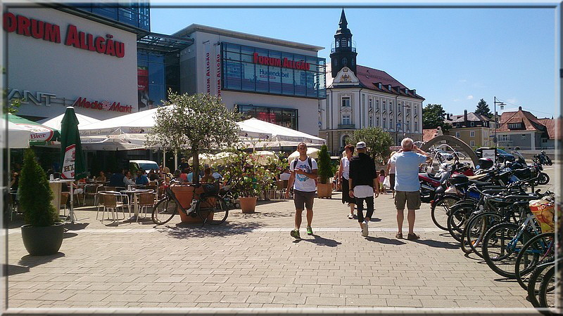 Nach einem Stadtrundgang in Kempten finden wir uns im Allgäuer Forum wieder.