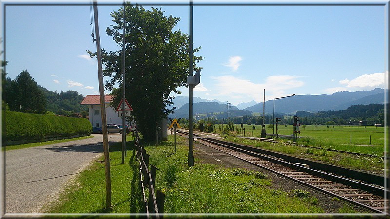 Am Bahnsteig in Altstetten Richtung Oberstdorf.