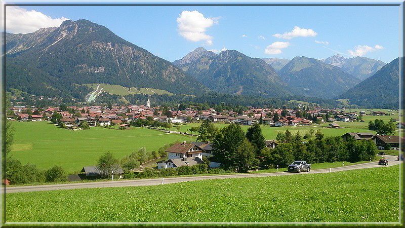 Hier mal das Dorf im Ganzen.