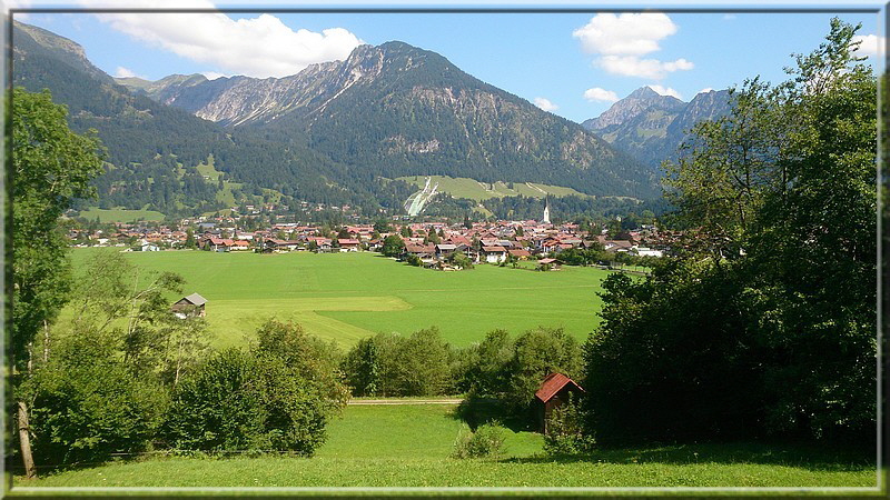 Hier noch einmal das Dorf im Ganzen aus etwas anderer Sicht.