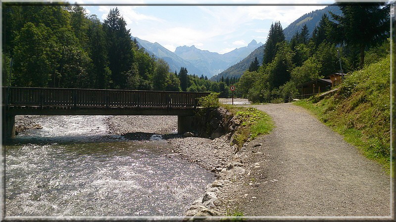 Brücke über die Trettach zum Weg nach dem Oytalhaus, Christlesee und Spielmannsau.