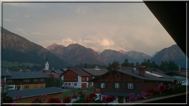 Der Himmel bekommt zunehmend eine bedrohliche Farbe an. Sieht aber schön aus!