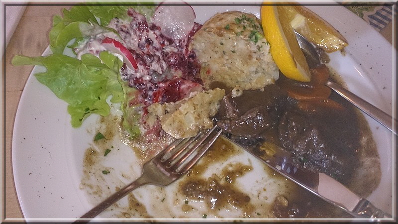 Dieses Schlachtfeld ist ein Hirschgulasch von ausgezeichneter Qualität. Das muss ich wohl bemerken dürfen.