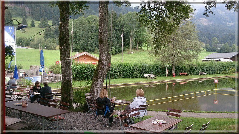 Dieses kleine, versteckt gelegene Schwimmbad hätten wir früher entdecken sollen, dann wäre uns die Hitze der ersten 2 Wochen egal gewesen. Für's nächste Jahr wissen wir es!