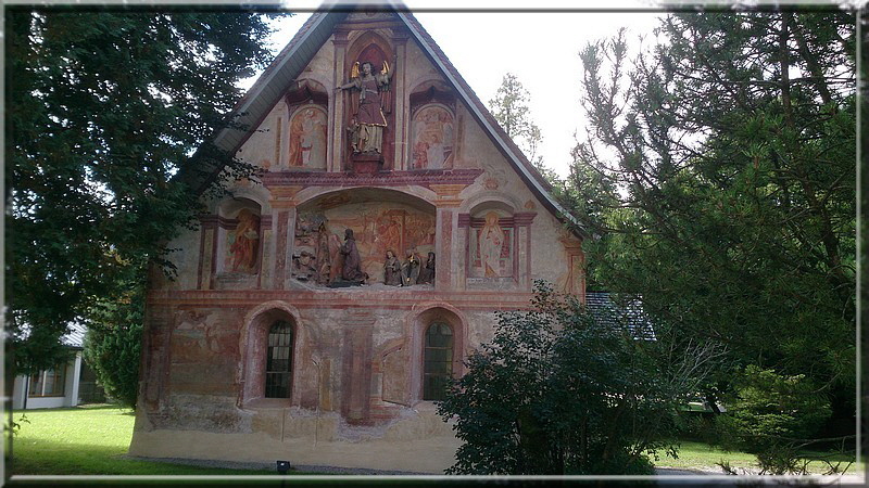 Die Gedenkkapelle in Oberstdorf nahe der katholischen Kirche.