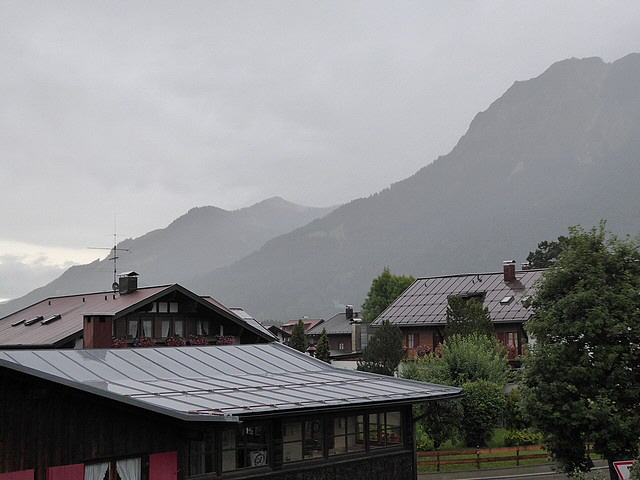 Ankunft bei diesigem Wetter und später regnete es.
