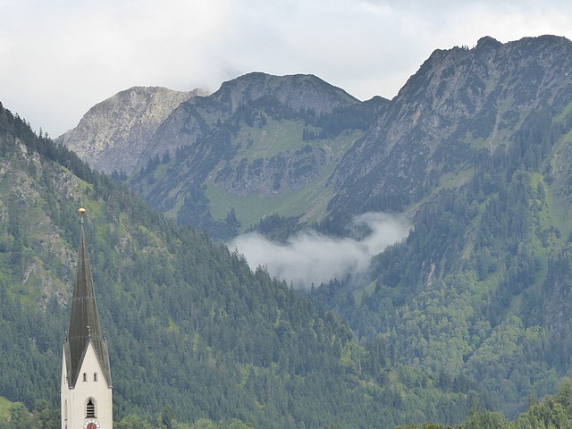 Das wird ein guter Tag! Lange liegt der Morgennebel nicht am Berg.