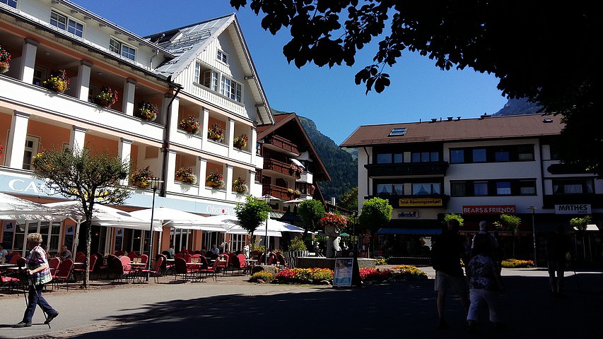 Der Marktplatz in Oberstdorf um 9.oo Uhr.