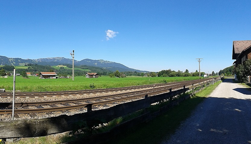 Wir sind mal wieder in Altstätten/Allgäu bei der Keramikmanufaktur. Karin fehlt noch etwas für den Schrank.
