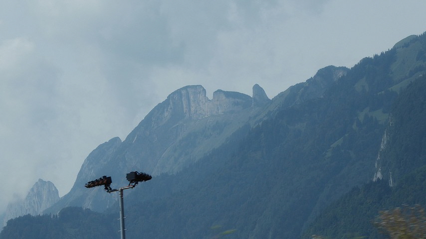 ..... auch schroffer!