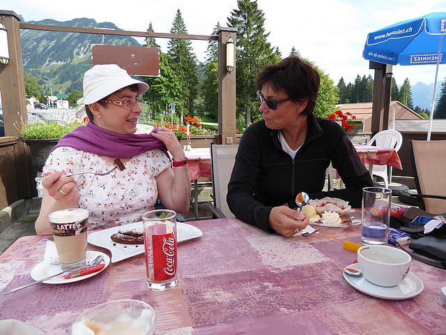 Jetzt esrt mal Kaffee und Kuchen, das braucht der Mensch.