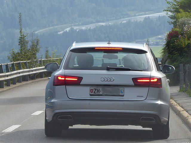 Bernhard und Andrea vor uns, mal sehen, wo sie uns hinführen.