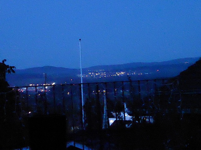 Die Nacht fällt über Fällanden.