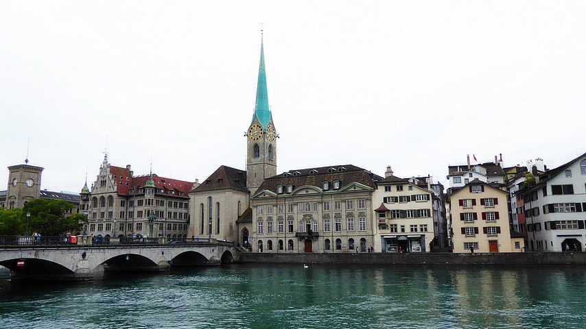Wir bekommen einiges zu sehen. Leider kann ich nicht so rennen wie ich es mir gewünscht hätte. Hier am Limmat.