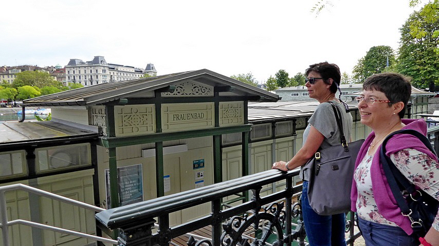 Hier gibt es noch ein echtes "Frauenbad". Tolle Idee!