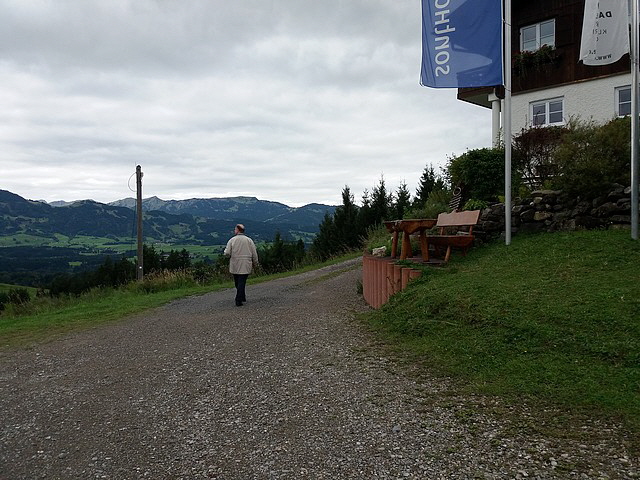 Rundumblick an der Sonnenklause. Da werden Erinnerungen wach. Im Hintergrund die Hörnergruppe.